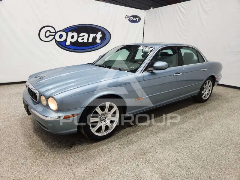 2004 Jaguar XJ photo