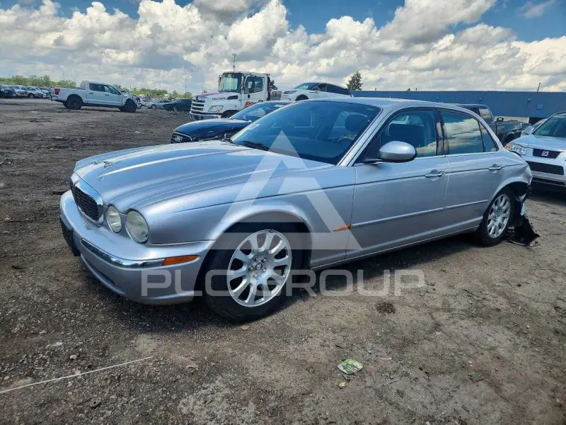 2004 Jaguar XJ photo