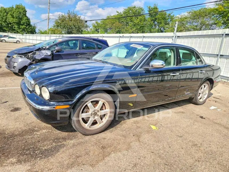 2004 Jaguar XJ photo