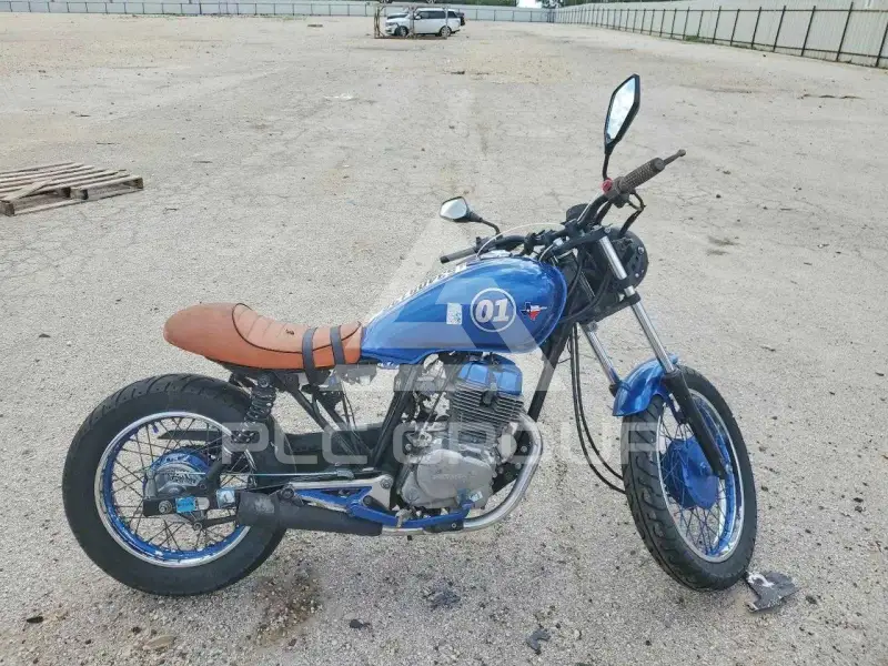 2004 Honda CB photo