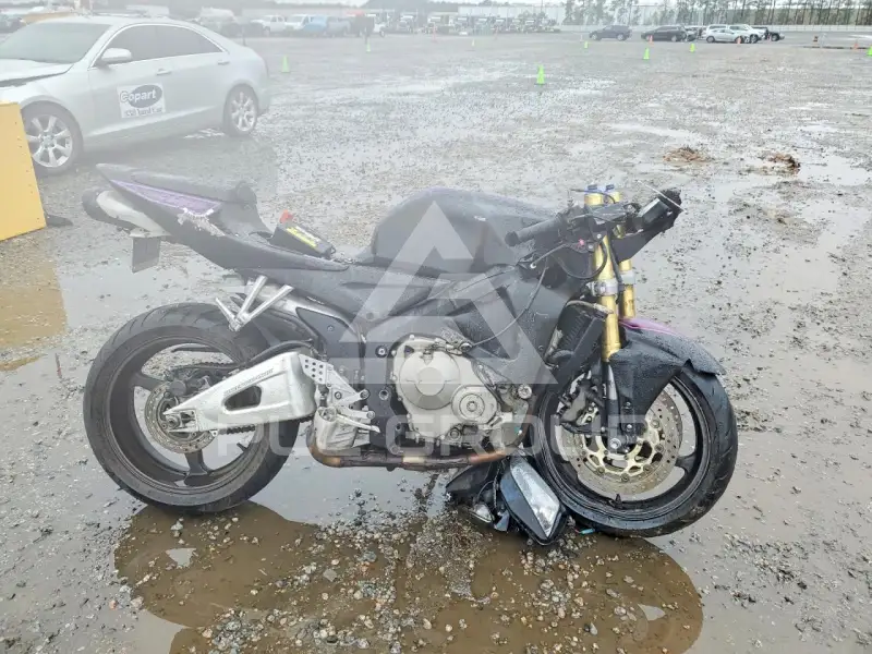 2004 Honda CBR photo
