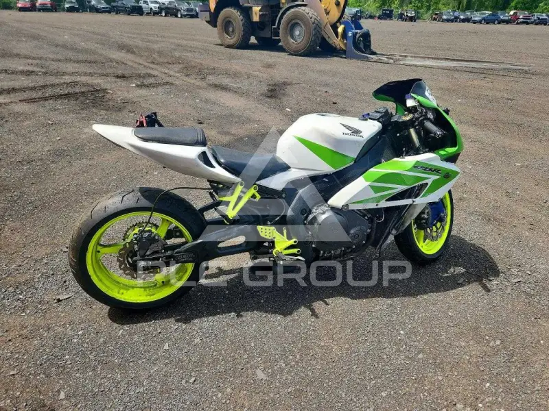 2004 Honda CBR photo