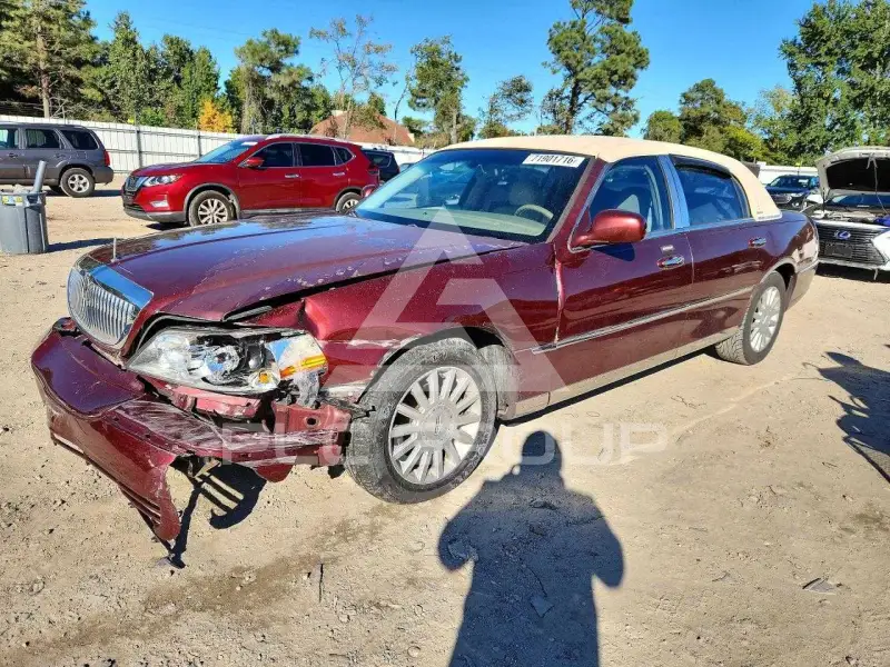 2004 Lincoln Town фото
