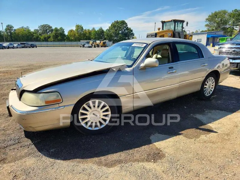 2004 Lincoln Town фото