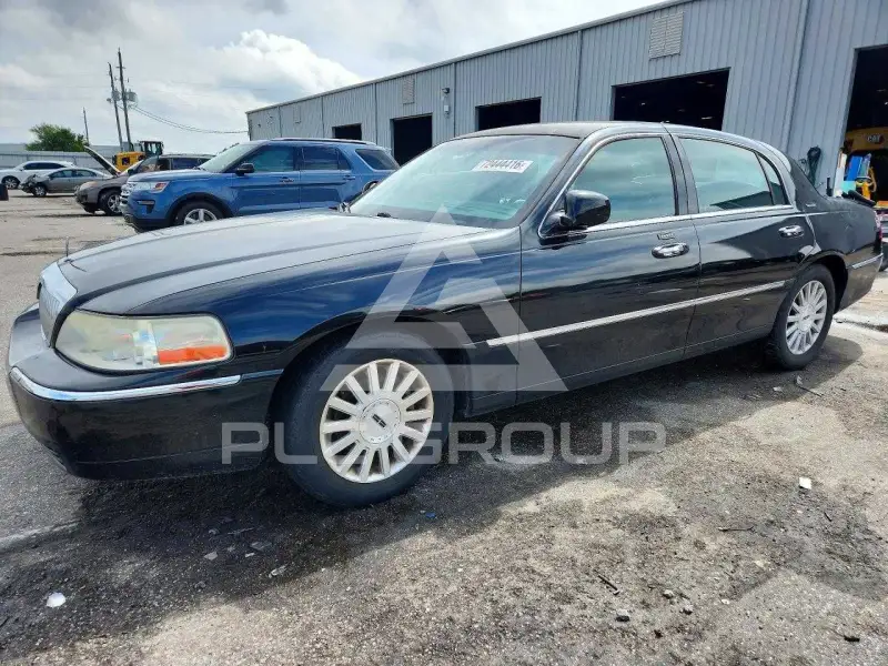 2004 Lincoln Town фото