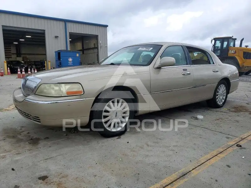 2004 Lincoln Town фото