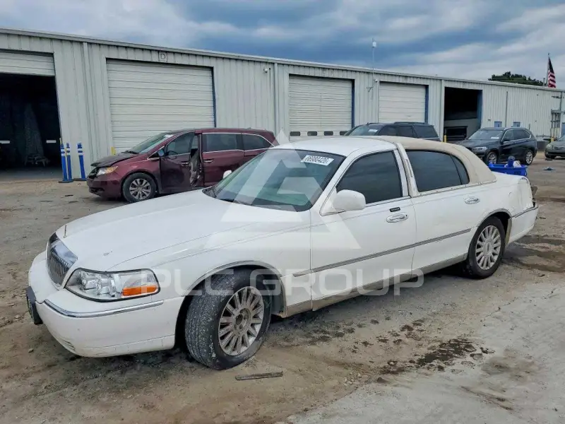 2004 Lincoln Town фото