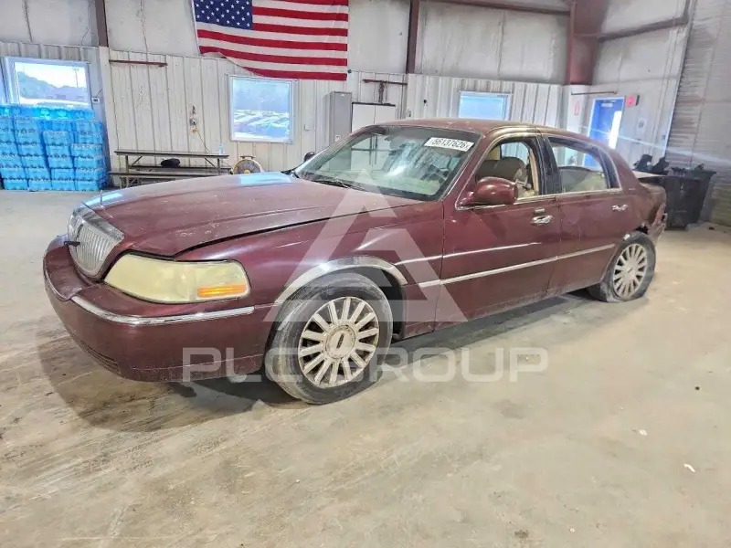 2004 Lincoln Town фото