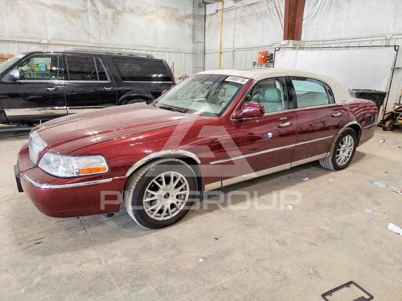 2004 Lincoln Town фото