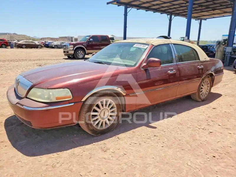 2004 Lincoln Town photo