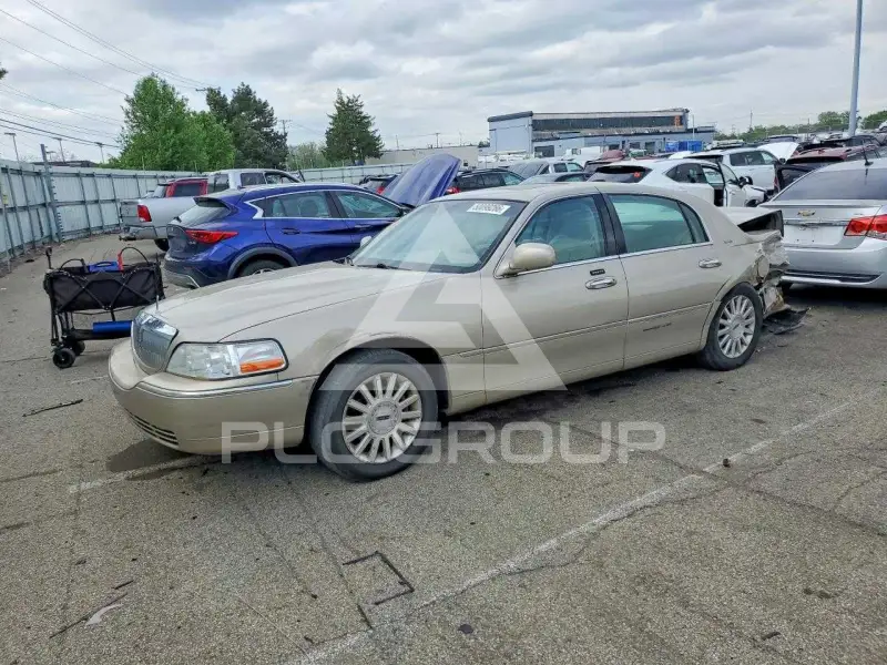 2004 Lincoln Town фото