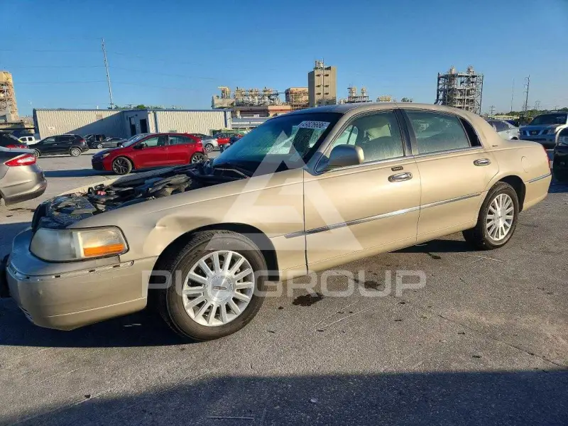 2004 Lincoln Town фото