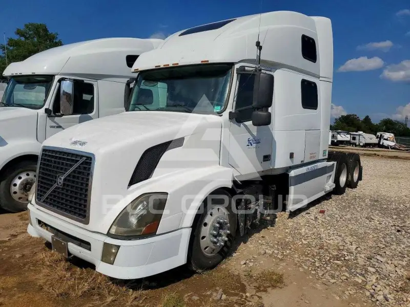2004 Volvo VNL фото