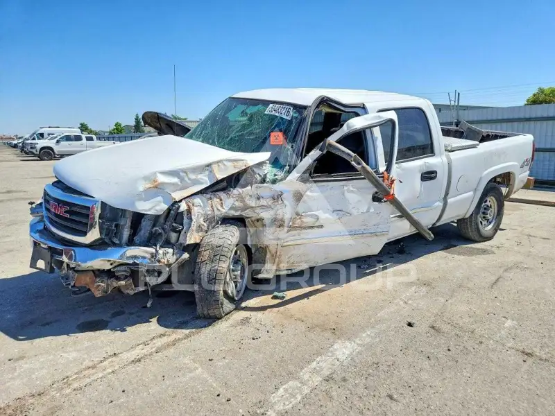 2004 GMC Sierra photo