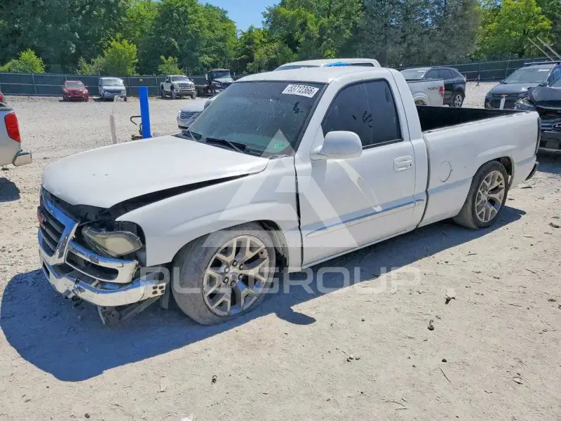 2004 GMC Sierra photo