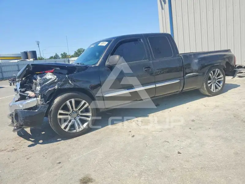 2004 GMC Sierra photo