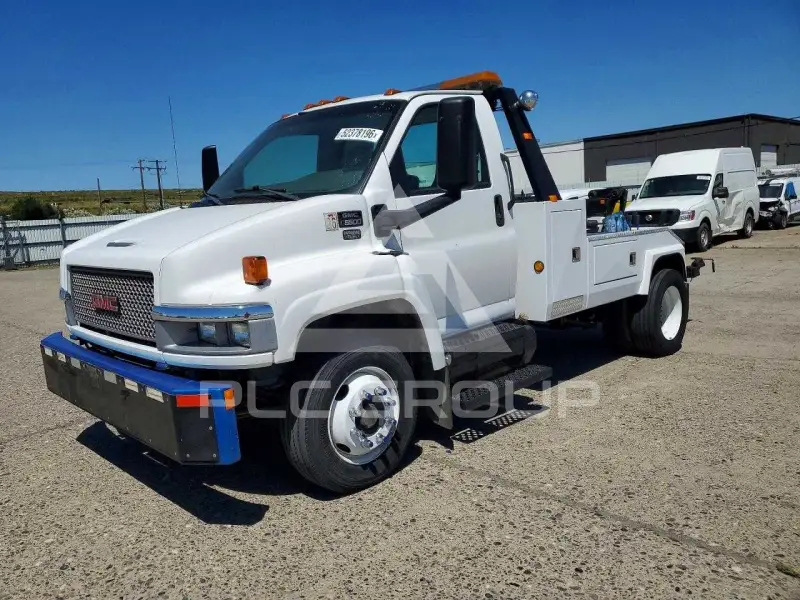 2004 GMC CK Series photo