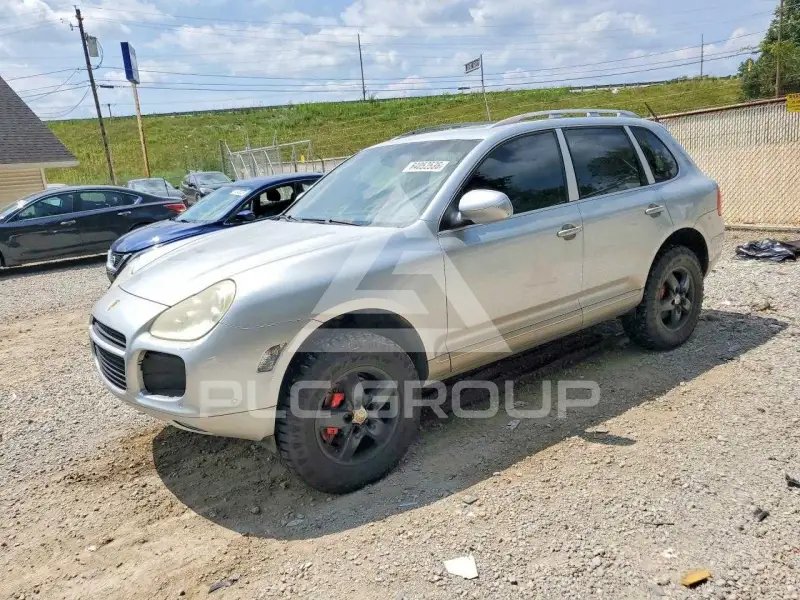 2004 Porsche Cayenne photo
