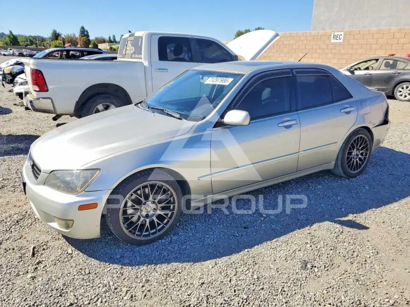 2004 Lexus IS photo