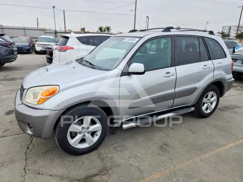 2004 Toyota RAV4 photo