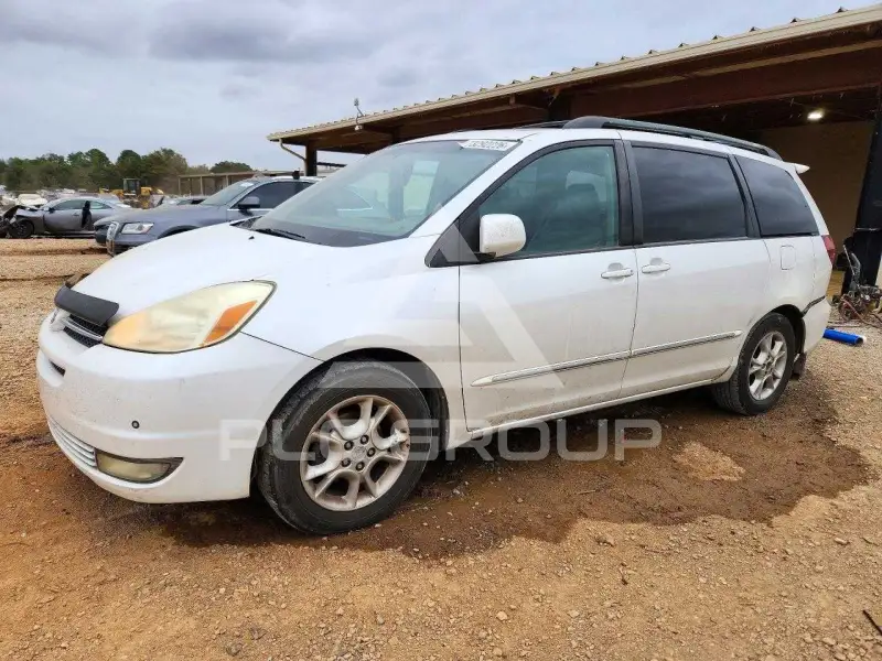 2004 Toyota SIENNA photo