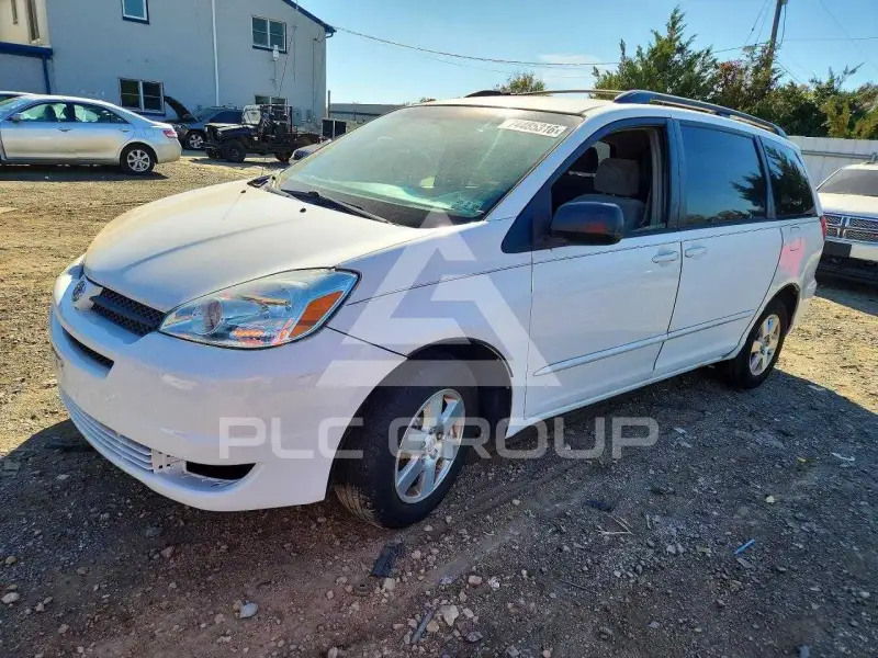 2004 Toyota SIENNA photo