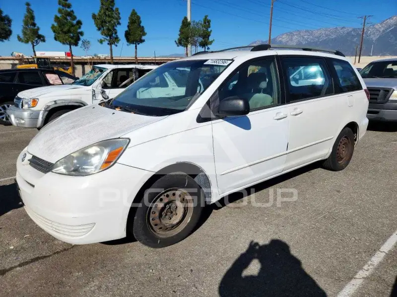 2004 Toyota SIENNA photo