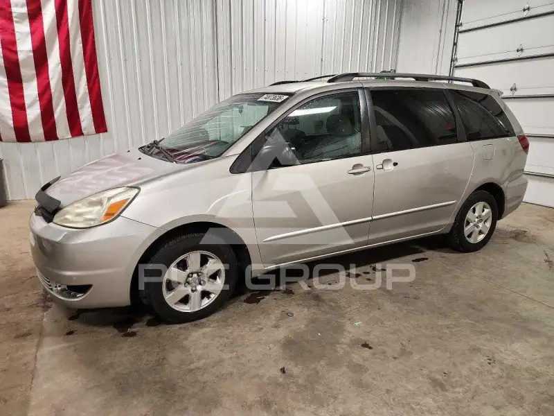 2004 Toyota SIENNA photo