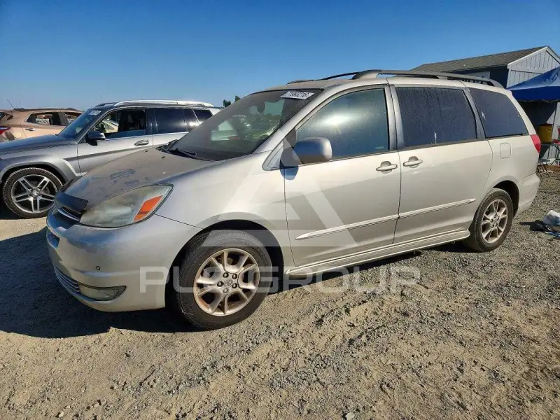 2004 Toyota SIENNA photo