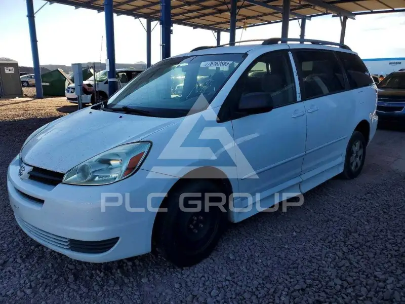 2004 Toyota SIENNA photo