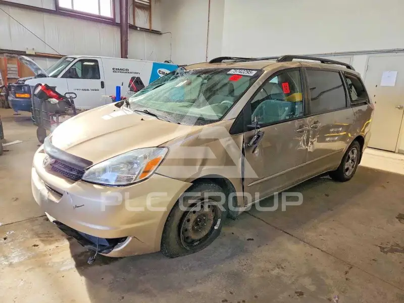 2004 Toyota SIENNA photo