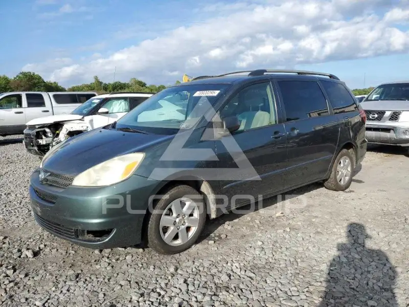 2004 Toyota SIENNA photo
