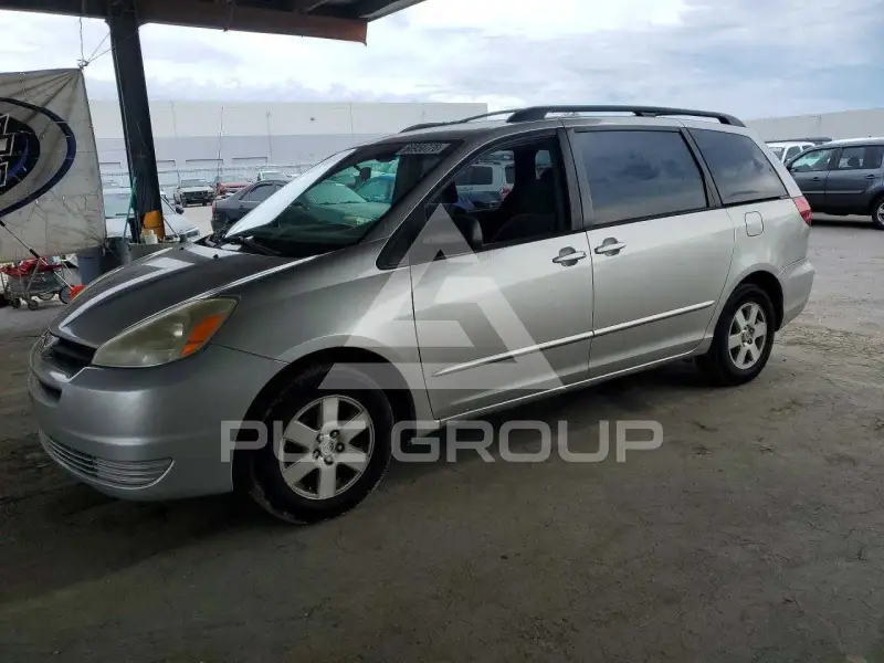 2004 Toyota SIENNA photo
