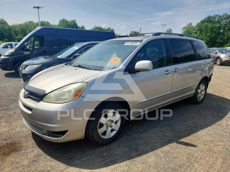 2004 Toyota SIENNA photo