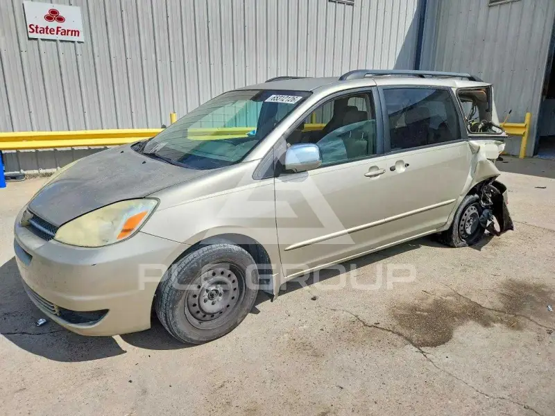 2004 Toyota SIENNA photo
