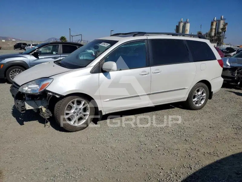2004 Toyota SIENNA photo