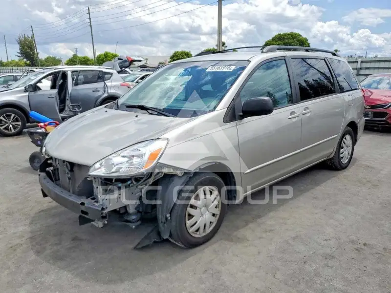 2004 Toyota SIENNA photo