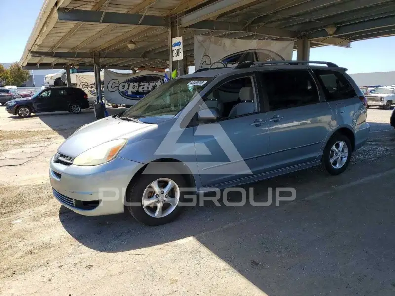 2004 Toyota SIENNA photo