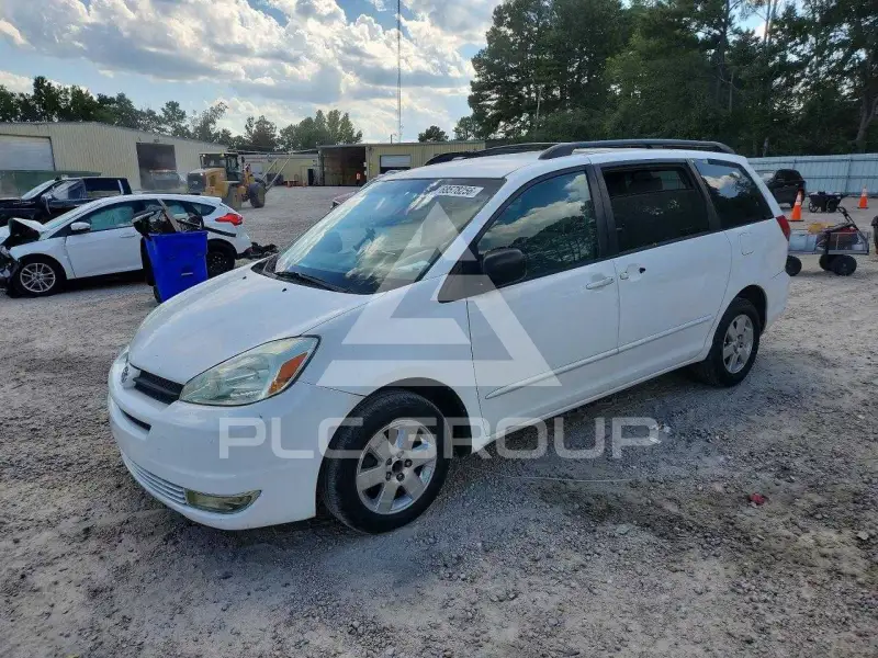 2004 Toyota SIENNA photo