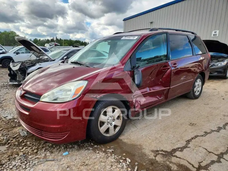 2004 Toyota SIENNA photo