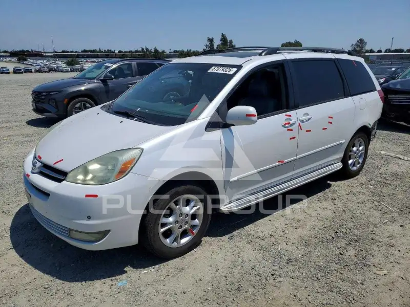 2004 Toyota SIENNA photo