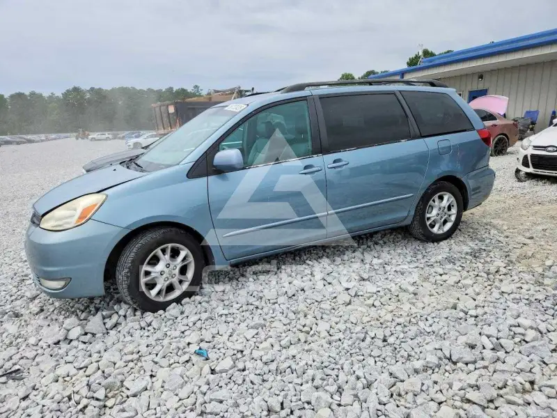 2004 Toyota SIENNA photo