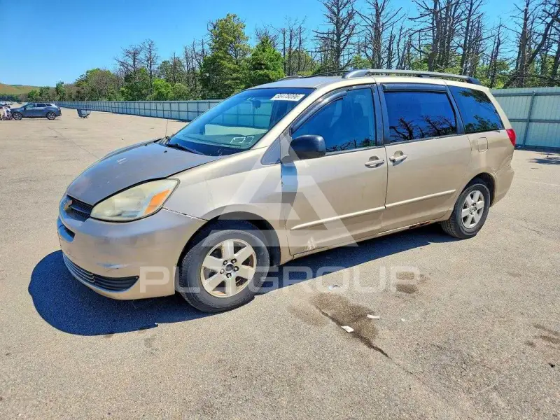 2004 Toyota SIENNA photo