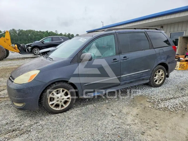2004 Toyota SIENNA photo