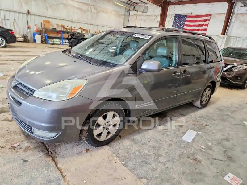 2004 Toyota SIENNA photo