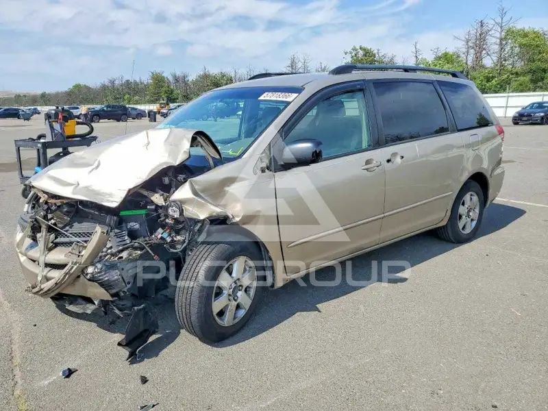 2004 Toyota SIENNA фото