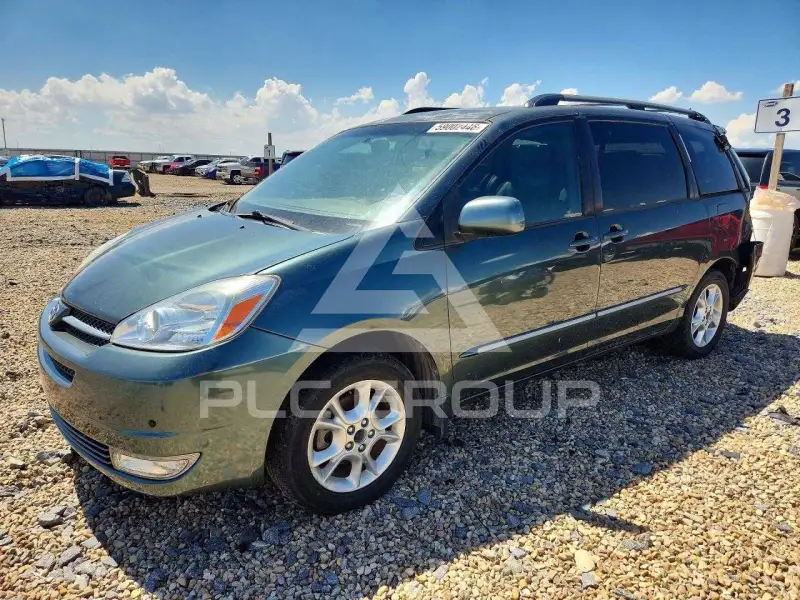 2004 Toyota SIENNA photo