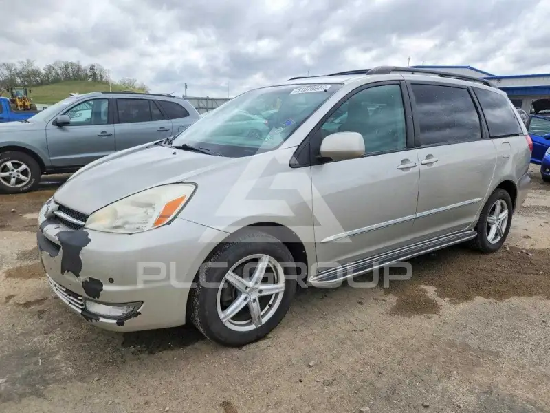 2004 Toyota SIENNA photo