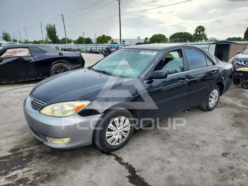 2004 Toyota CAMRY photo