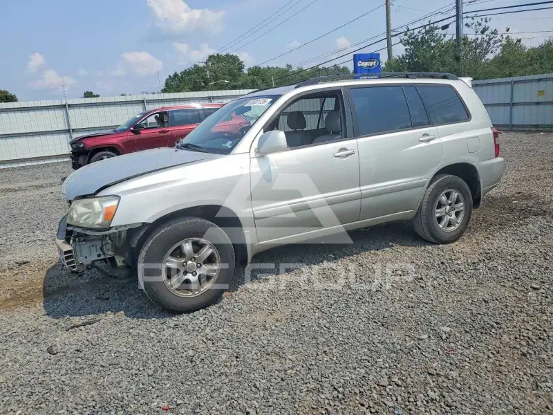 2004 Toyota Highlander photo